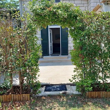Parenzana Apartment *